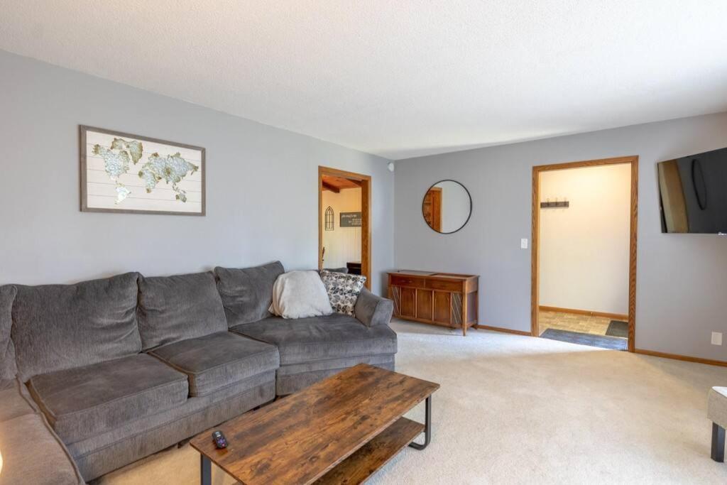 Family Home W/ 2 King, 2 Queen Beds + Game Room Bemidji Ngoại thất bức ảnh