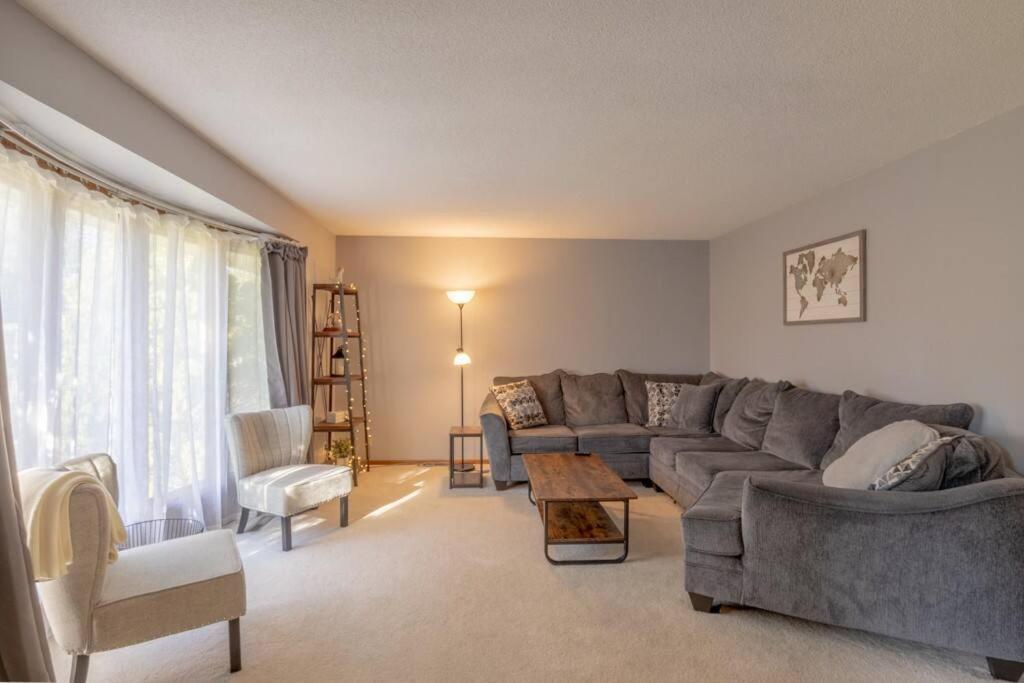 Family Home W/ 2 King, 2 Queen Beds + Game Room Bemidji Ngoại thất bức ảnh