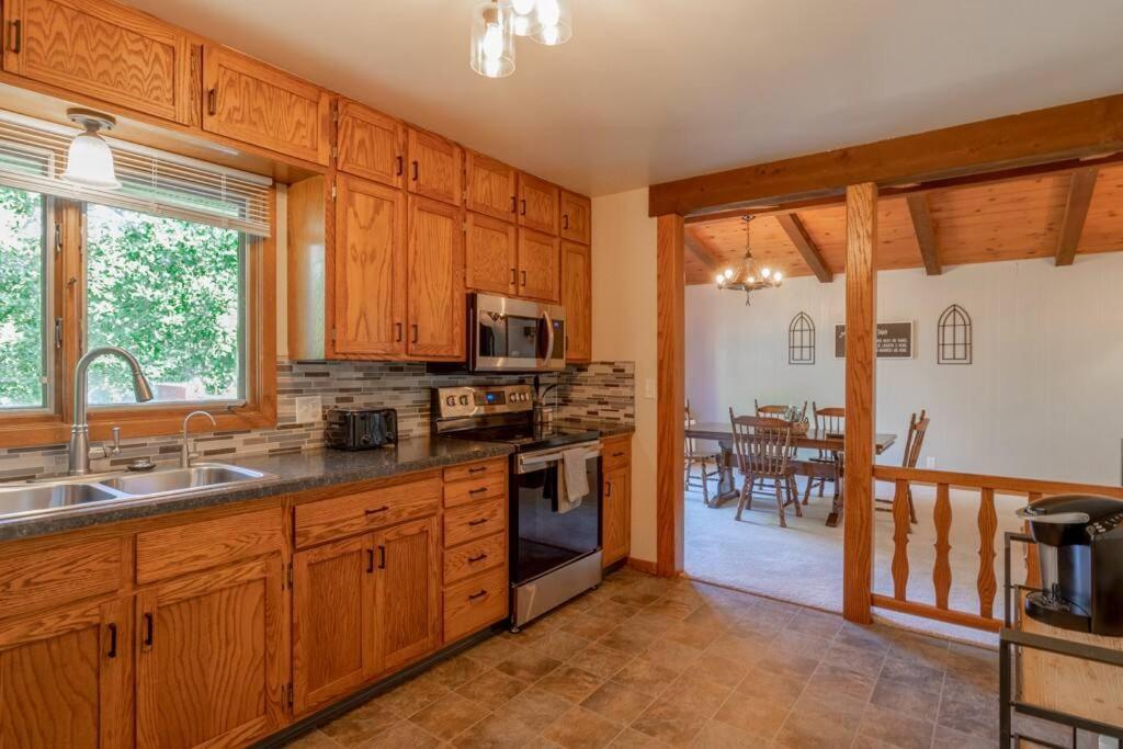 Family Home W/ 2 King, 2 Queen Beds + Game Room Bemidji Ngoại thất bức ảnh